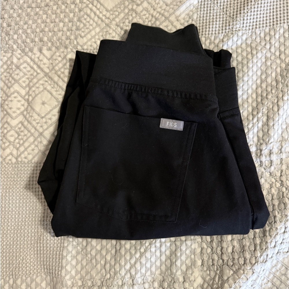 Figs Men's Cargo Pants in Black